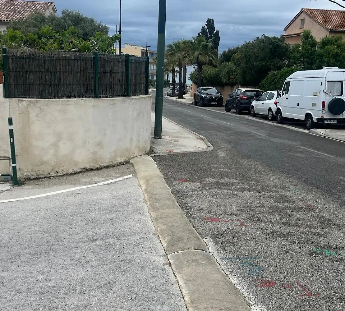 Joli Duplex T3 Vue Mer Le Brusc Parking Gratuit Six-Fours-les-Plages 0*,  France