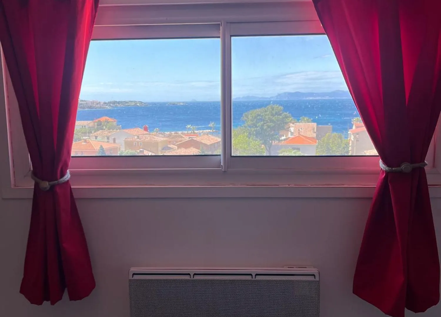 Joli Duplex T3 Vue Mer Le Brusc Parking Gratuit Six-Fours-les-Plages France